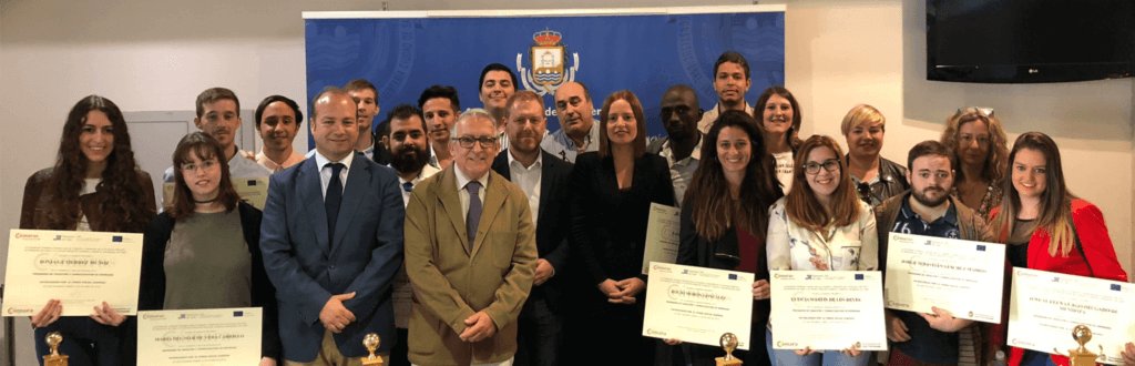 Entrega de diplomas con Jesús Portilla en un programa de formación empresarial
