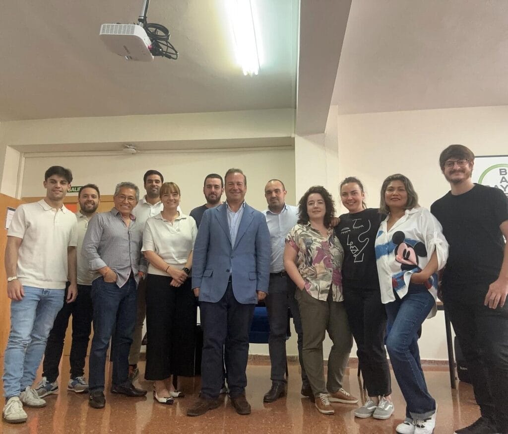 Grupo de participantes en un programa formativo de emprendimiento